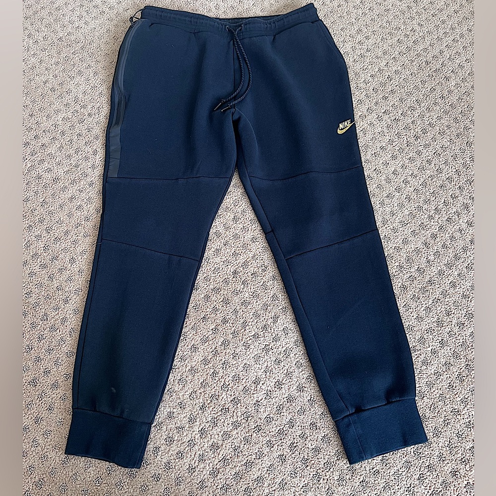 Nike Men’s Black Joggers with gold logo XXL